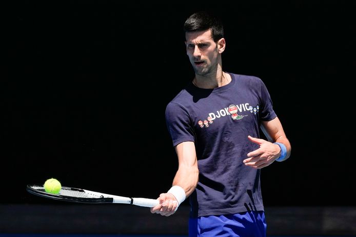 Novak Djokovic à l’entraînement sur la Rod Laver Arena à Melbourne, ce mercredi 12 janvier.