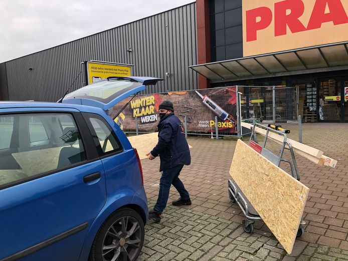 ik heb nodig Weekendtas Makkelijk te gebeuren Klussers blij met afhaalpunt bij bouwmarkt: 'Ik loop nu zelfs voor op mijn  vijfjarenproject' | Uden, Veghel e.o. | bd.nl