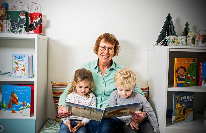 Peuterjuf Ans Zwart van peuterspeelzaal de Zeester gaat na 35 jaar met pensioen. Donderdag kan iedereen haar van 12.30 tot 13.30 uur aan de deur uitzwaaien.