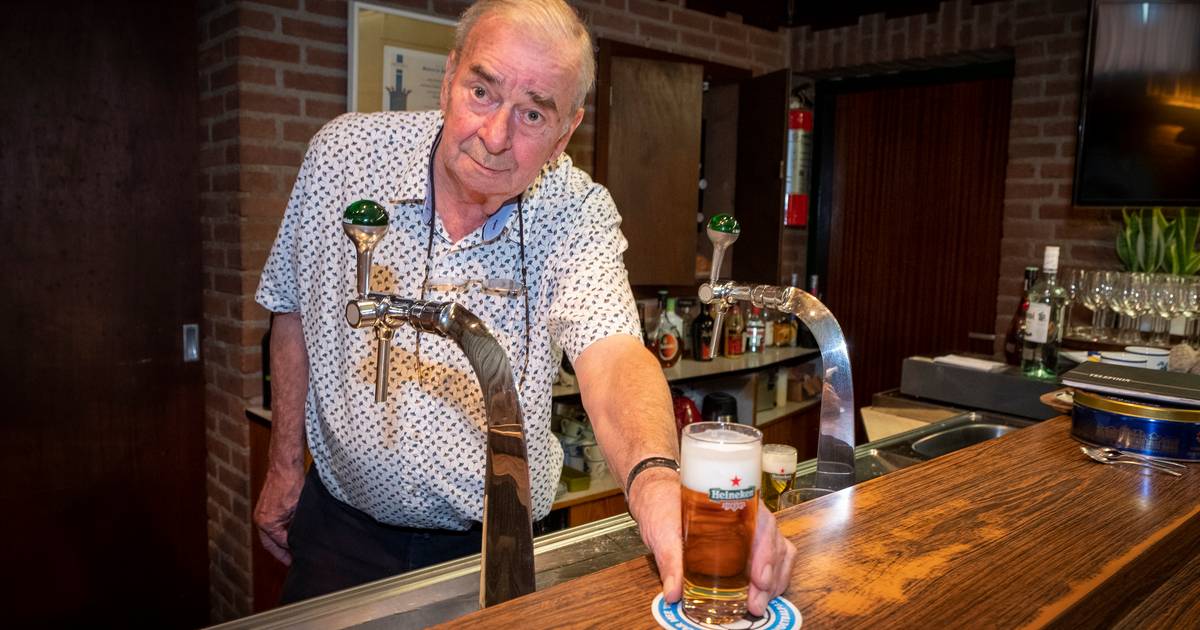 Student Grieks en Latijn verruilde de klas voor de kroeg: nu is Paul Smits al 48 jaar kastelein