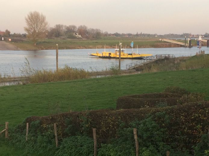 Het omstreden pontje bij Lith.
