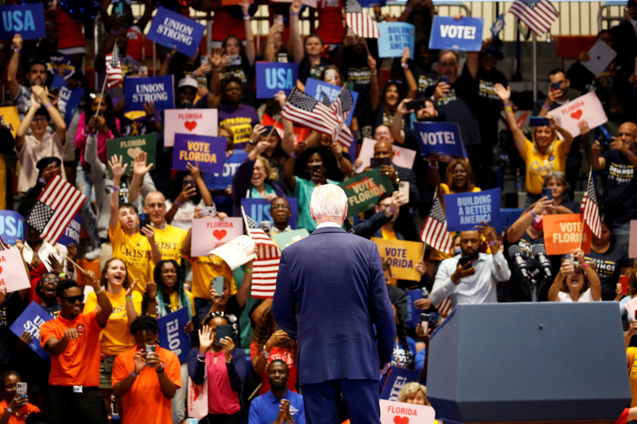 President Joe Biden neemt het woord bij een bijeenkomst van de Democraten in Miami, Florida. Beeld REUTERS