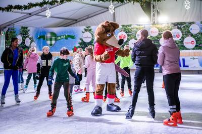 Lekker kletsen tijdens Echt Veldhovenz On Ice