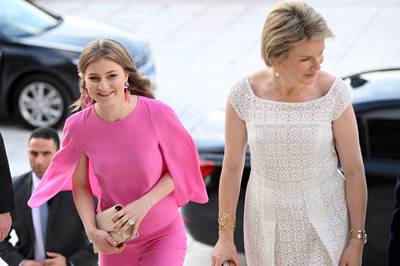 Veertig minuten vertraging, maar prinses Elisabeth en koningin Mathilde stralen tijdens werkbezoek in Egypte