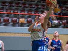 Basketbalster Mae Bentschap Knook kan in de voetsporen van haar moeder treden