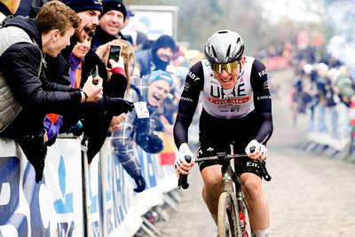Hoe rondewinnaar Tadej Pogacar ook Parijs-Roubaix kan winnen: “Eerst drie kilo zwaarder worden, dan weer drie kilo lichter”