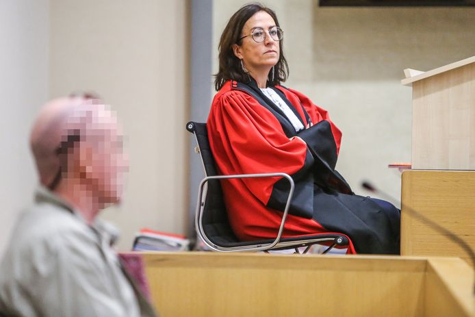 Alexandra Van Kelst vraagt de jury Hardy schuldig te verklaren.