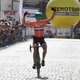 Vorige maand roerloos tegen de grond, vandaag wint Van Vleuten Ronde van België