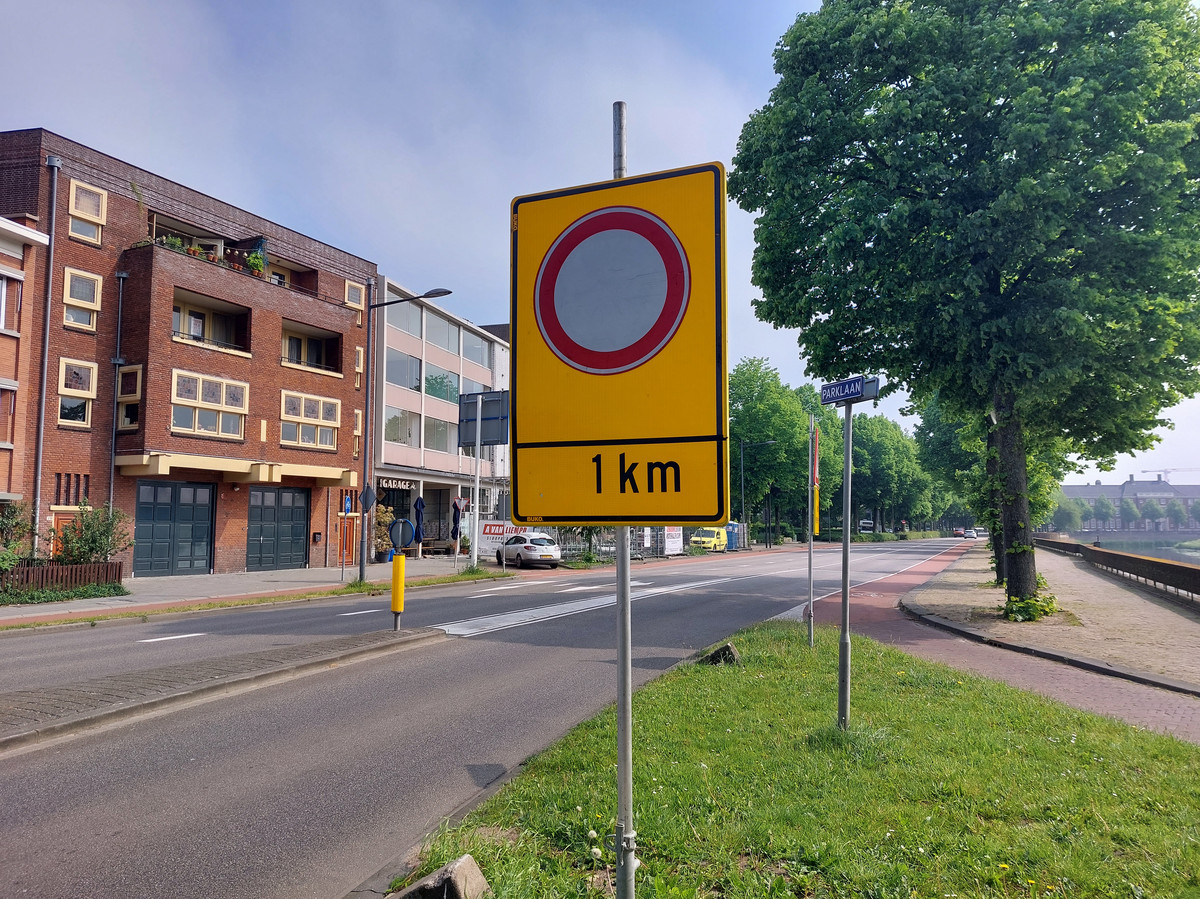 Verderop Of Verder Op Eigen schuld? Tientallen automobilisten stranden bij afgesloten