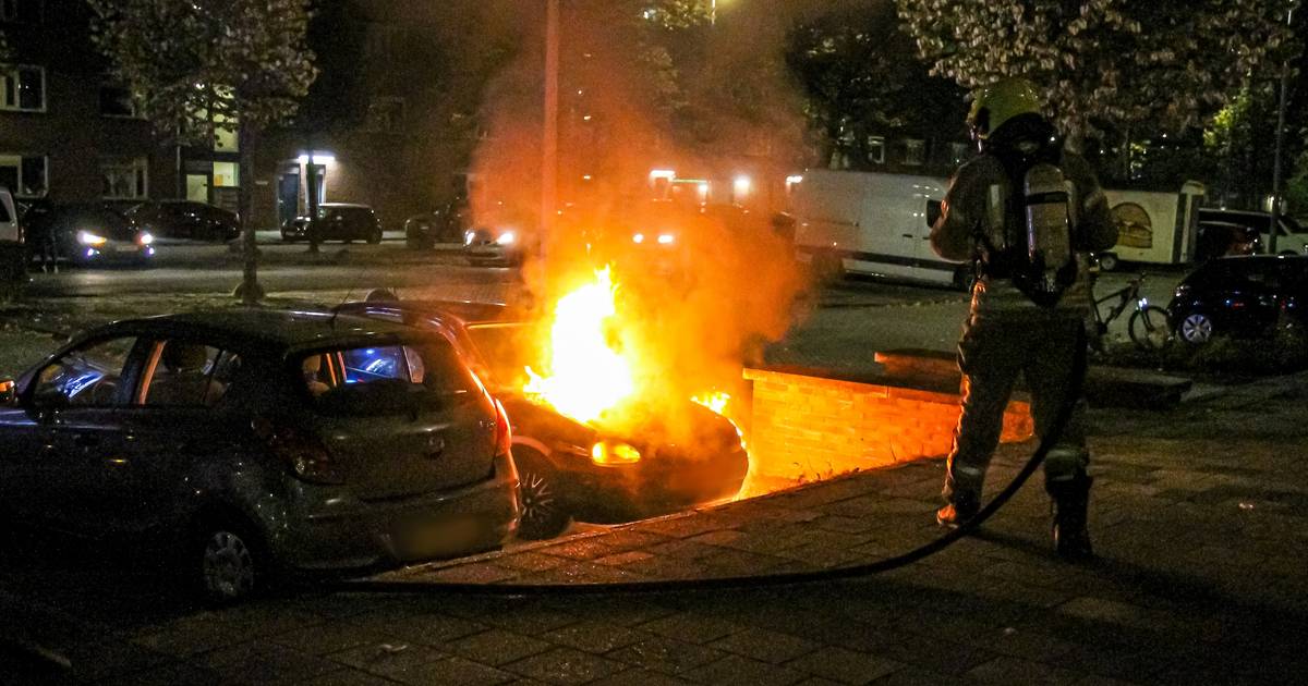 Zevenkamp houdt hart vast na reeks autobranden: 'Mensen kopen nu even geen nieuwe wagen meer' - AD