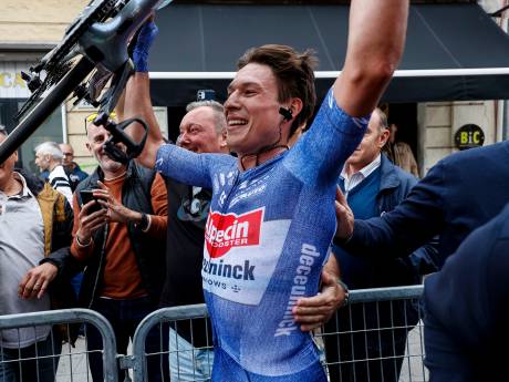 Mathieu van der Poel goud waard voor ploegmaat Jasper Philipsen in snelste Milaan-San Remo ooit