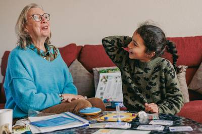 Dankzij Mary vindt Kiswah (8) taal nu wél leuk: ‘Kunnen we nog een boekje lezen?’