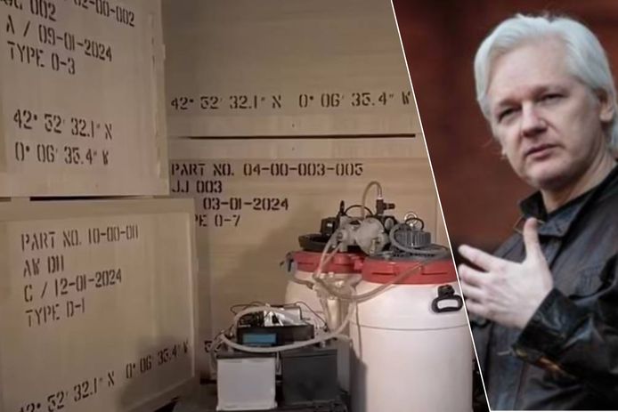 L: de kunstwerken zitten verpakt in een kluis, met ernaast een pneumatische pomp die twee witte vaten met elkaar verbindt. R: Julian Assange.