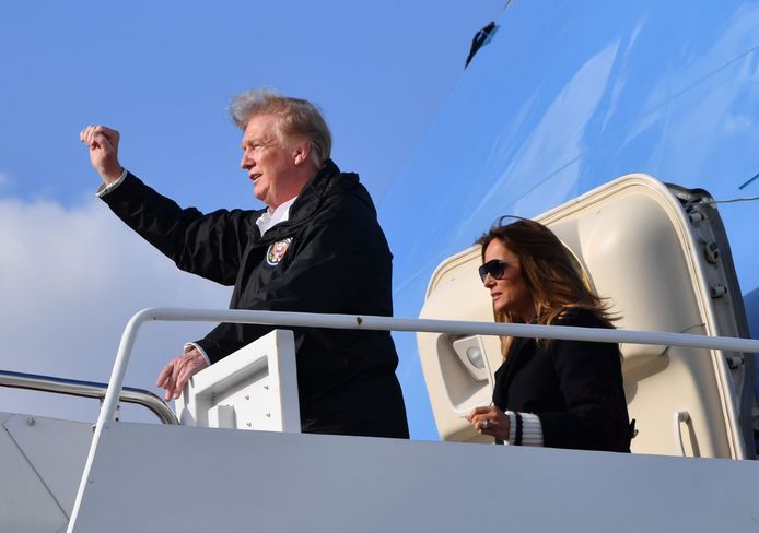 President Donald Trump en Melania keren terug van hun bezoek aan het tornado rampgebied.