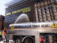 Greenpeace escalade le siège du Conseil européen pour contester l’accord UE-Mercosur