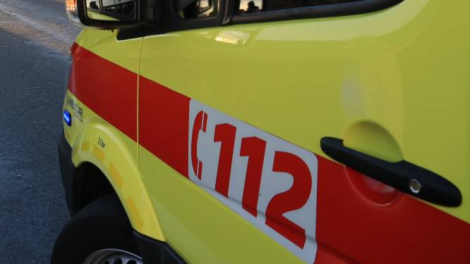Man (83) gewond bij botsing tussen drie wagens