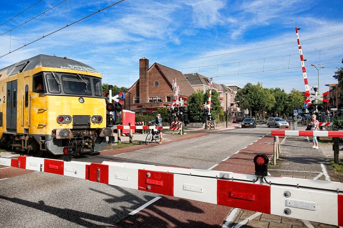 De spoorwegovergang in Den Dolder