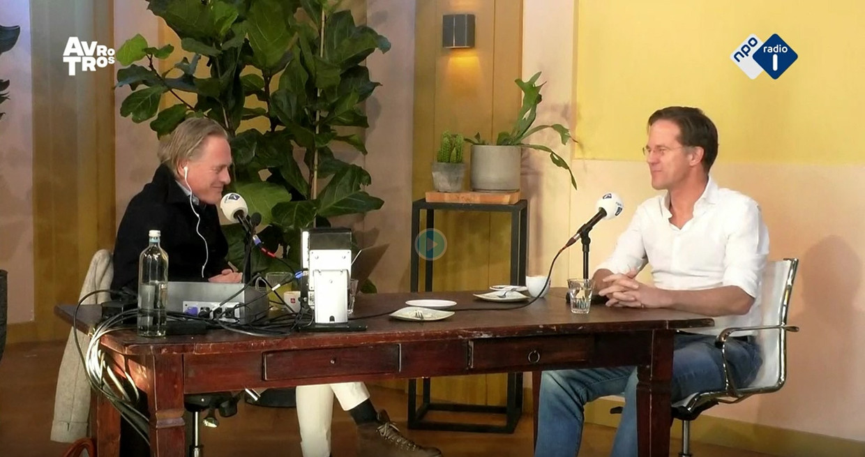 Jort Kelder en Mark Rutte tijdens de opname van het interview voor het programma Dr. Kelder & Co op Radio 1. Beeld NPO Radio 1