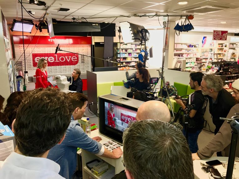 De opnamen voor de reclamespot van Eyelove met René Froger. Beeld Eyelove