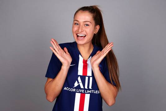 Jordyn Huitema in het shirt van Paris Saint-Germain.