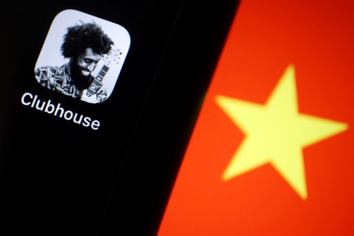 De app Clubhouse en een deel van de Chinese vlag.