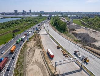 Nieuwe snelweg van Kennedytunnel richting E17 Gent opent dit weekend: “Drukste verkeersstromen op definitieve rijbanen”