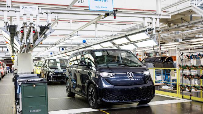 Volkswagen ziet omzet slinken met een kwart door tekort aan microchips