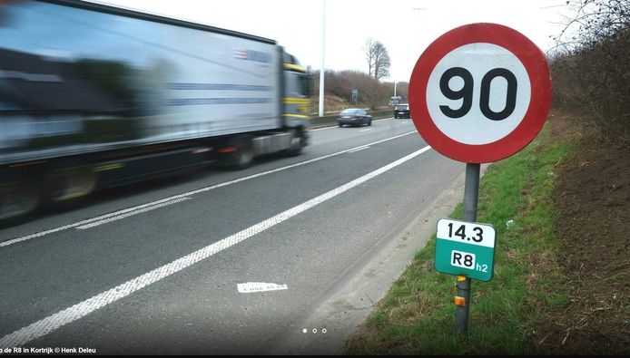 Op de R8 in Kortrijk mag slechts 90 kilometer per uur gereden worden.