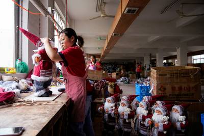 75 procent van álle kerstversiering komt uit deze Chinese stad: “Maar het is crisis in het kerstfabriekje van de wereld”