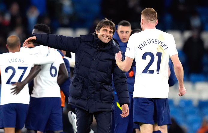 Na de winst op Manchester City was Antonio Conte nog dolgelukkig.