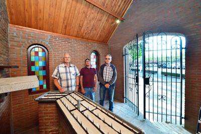 Door boom verwoeste kapel in Lepelstraat weer bijna herbouwd: ‘We horen dat die erg gemist wordt’