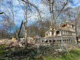 Afvoer puin Villa Letha door centrumstraten en schoolbuurt