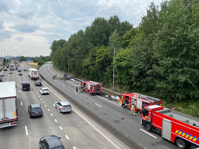Archiefbeeld: de brandweer heeft de E313 richting Hasselt afgezet ter hoogte van de afslag Herentals-Oost.