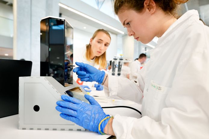 Bij studentencompetitie SensUs van de TU/e ontwikkelen studenten biosensoren. Opdracht van 2021: ontwikkel een sensor die snel griep detecteert.