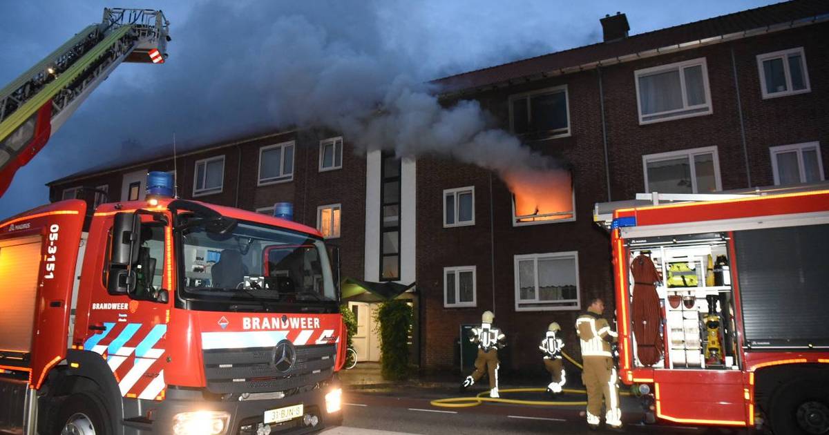 Incendie dans un appartement à Almelo : 4 personnes à l’hôpital, dont un enfant et un bébé |  Almelo