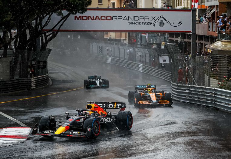 Max Verstappen in de regen van Monte Carlo. Beeld ANP