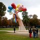 Parijs niet blij met cadeau van kunstenaar Jeff Koons: ‘pornografisch beeld’ van ‘elf gekleurde anussen op stokjes’
