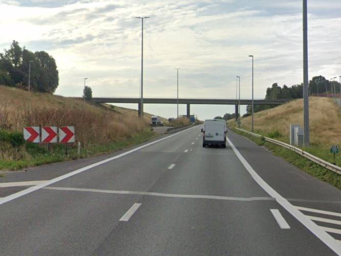 E403 krijgt herstel tussen Aalbeke en Rollegem: tot 10 mei moet alle verkeer over één rijstrook, aansluiting vanop E17 tijdelijk dicht