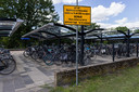 Naar maar liefst 15 tot 20 procent van de fietsen die gestald staan bij het station in Vught kijkt niemand meer om.