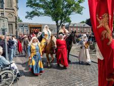 Zelfs de klokken luiden net iets anders op de Nassaudag in Breda