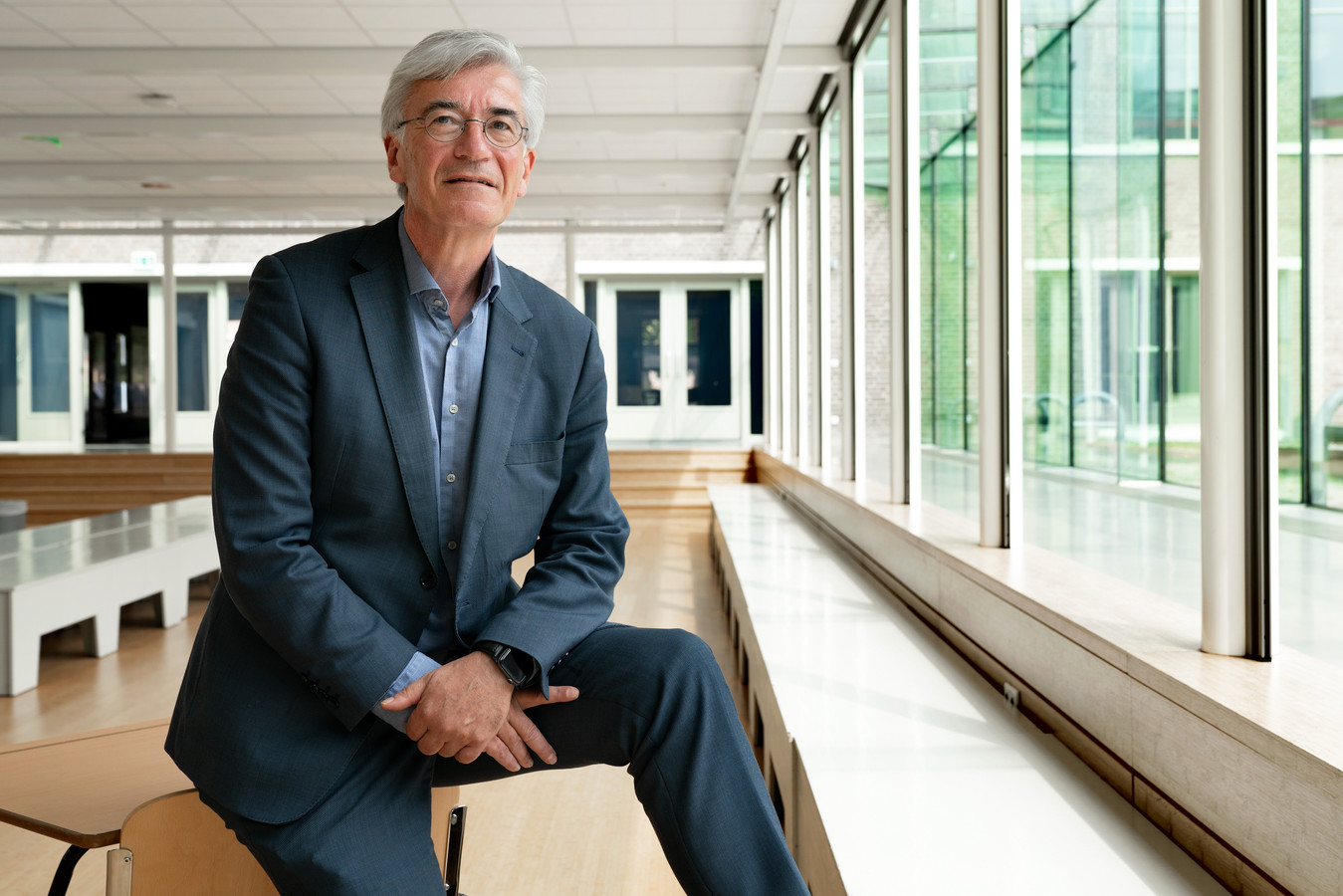 De stress van het theater komt rector Jean Wiertz nu in coronatijd goed ...