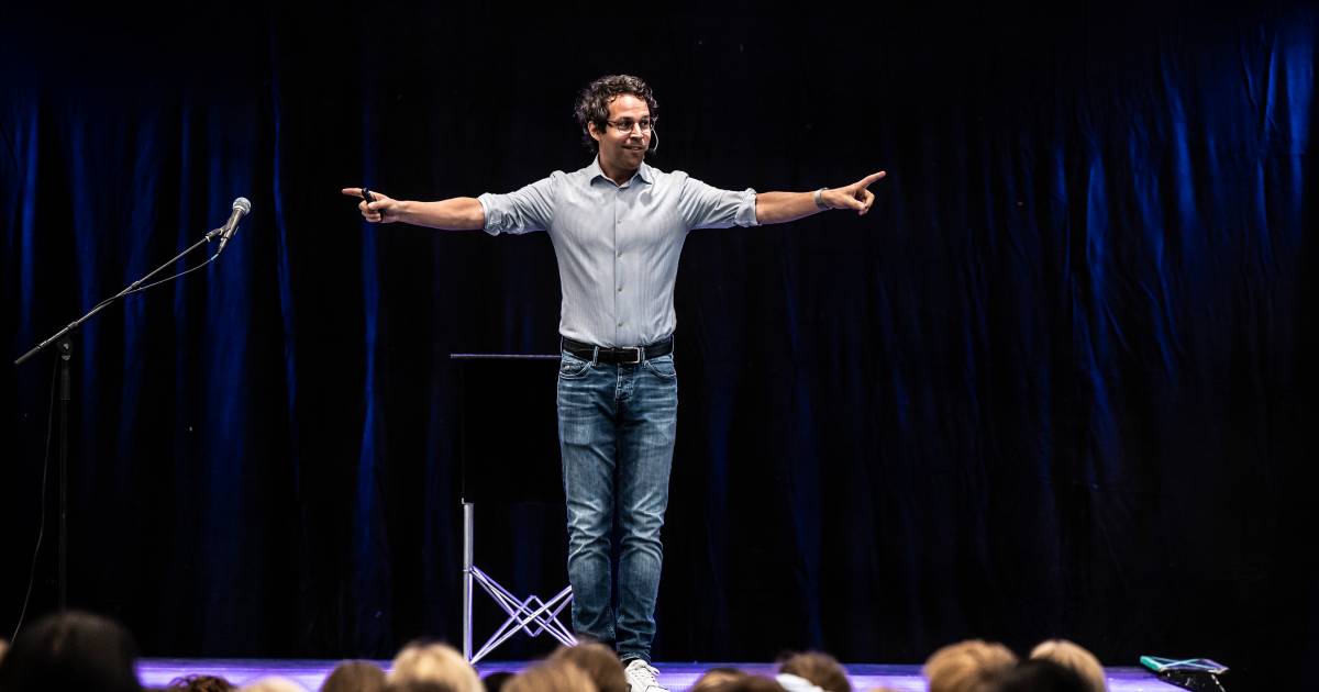 Topillusionist Victor Mids verbaast leerlingen van Citadel College ...