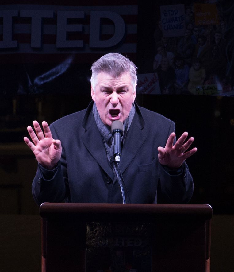 Alec Baldwin imiteert Trump. Beeld AFP
