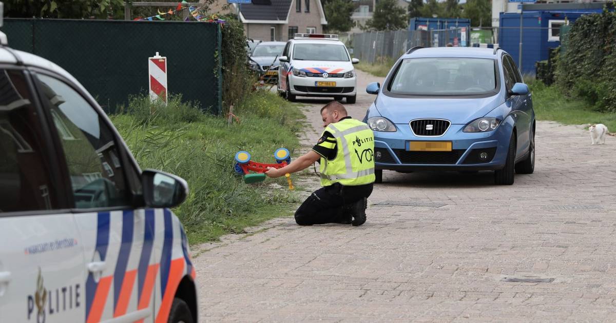 Peuter ernstig gewond na aanrijding met auto in Lelystad.