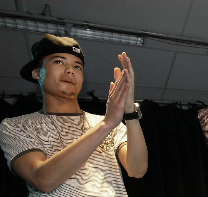 Rapper Darryl neemt videoclip op in het Markiezenhof | Bergen op Zoom ...