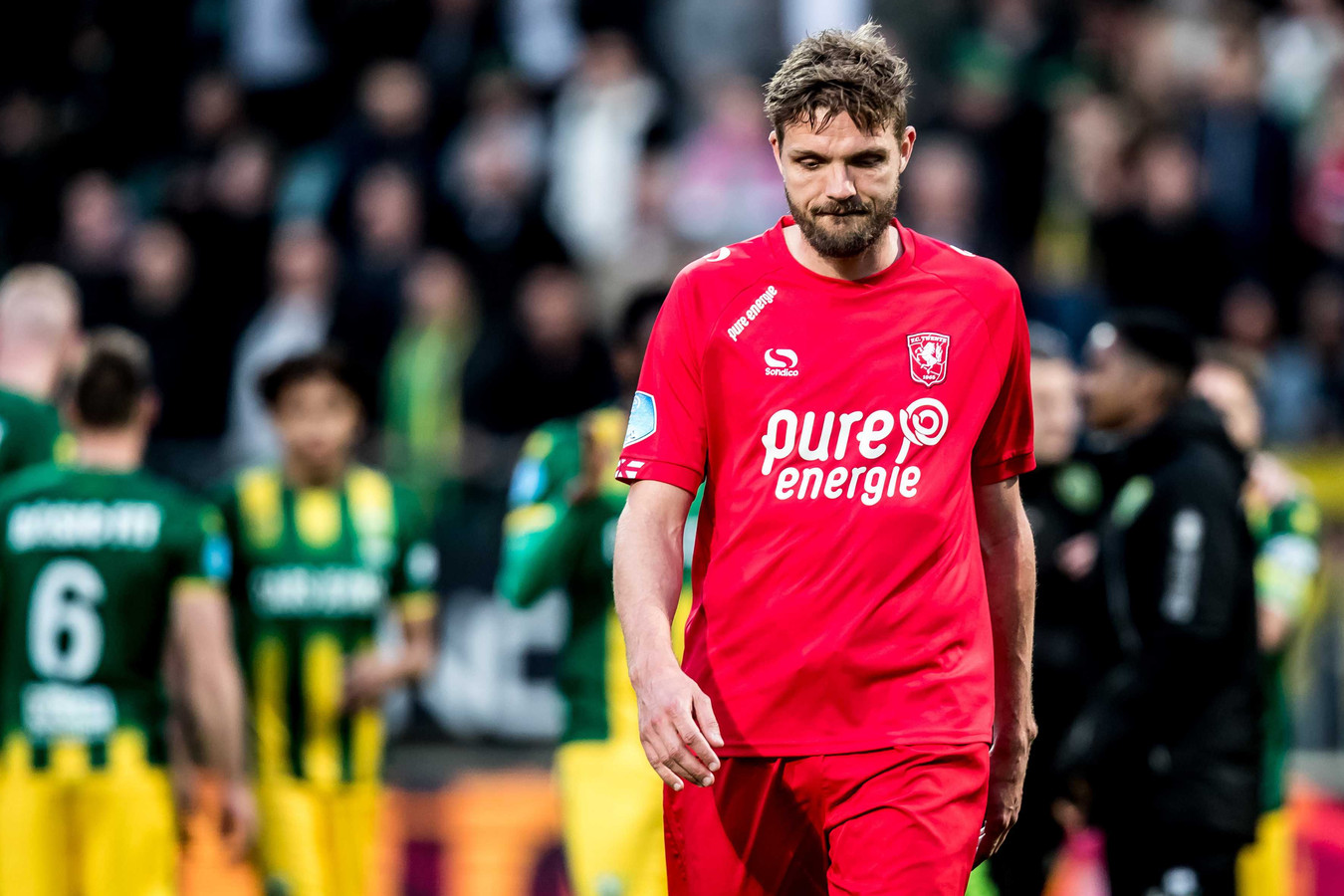 Als Jos Hooiveld invalt bij FC Twente, weet je hoe laat het is Foto