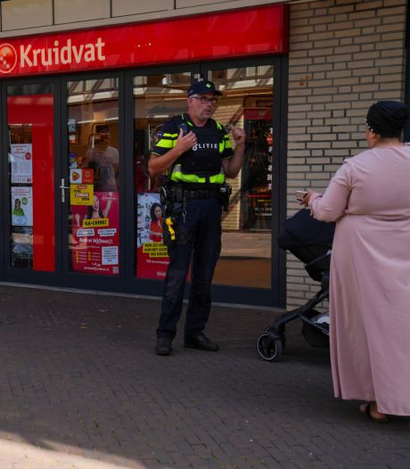 Man (19) aangehouden voor gewapende overval op Kruidvat in Helmond, meldde zichzelf op politiebureau