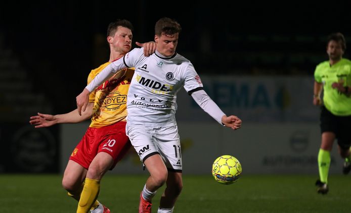 Sam Vanhuyse in volle actie in de verloren thuiswedstrijd van SK Roeselare-Daisel tegen Eendracht Wervik.