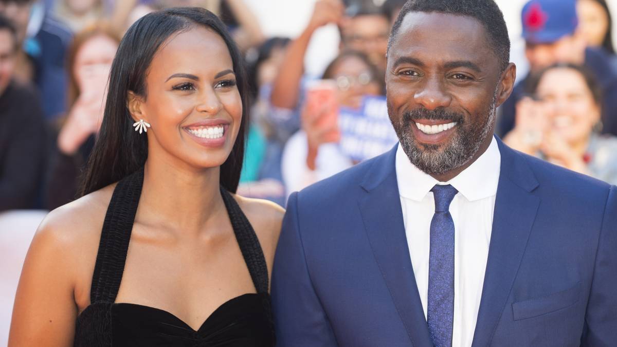 Idris Elba vraagt 16 jaar jongere vriendin ten huwelijk tijdens screening  eigen film | Showbizz | hln.be