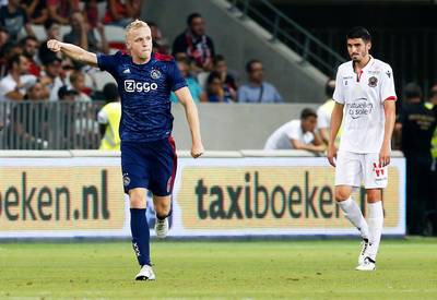 Van de Beek emotioneel na goal: Deze was voor Appie